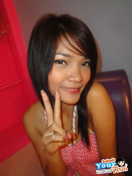 Pretty Thai girlfriend poses before giving a blowjob