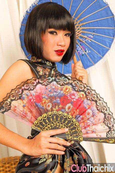 Thai Sansanee dropping chinese dress