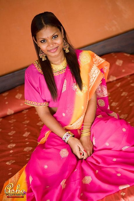Exotic teen Asha covers her brown India titties with a sari